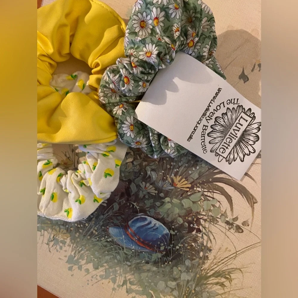 🌻NWT ALL 3 pcs. Chunky Hair Scrunches/Ponytails- 2 Flowery🌸1 Solid Yellow🌿BOP - Picture 13 of 16